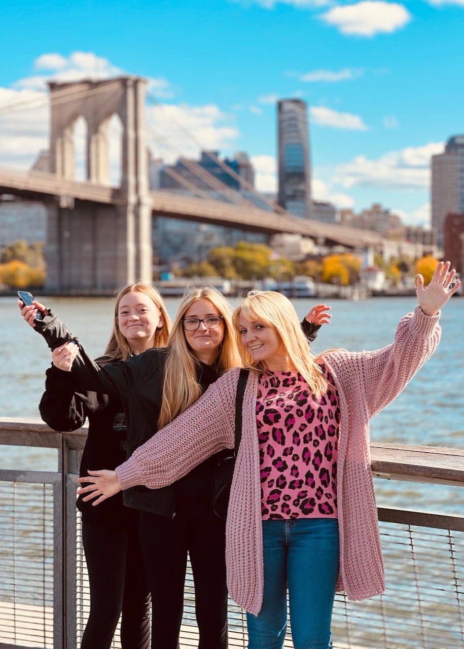 Family on an NYC pedicab tour near the Brooklyn Bridge